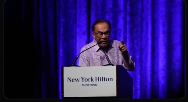 Anwar Ibrahim as PM of Malaysia speaking in New York - Photo: Anwar Ibrahim Twitter